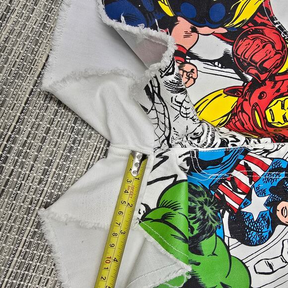 Marvel Graphic Print Shorts Juniors 13 White Stretch Denim Pockets Hulk Iron Man - Picture 7 of 12